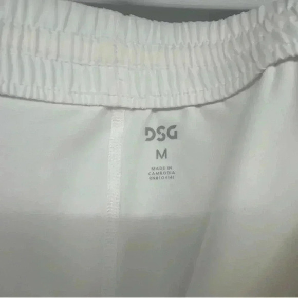 DSG STRIDE PURE WHITE SKORT WOMENS SIZE MEDIUM PICKLEBALL GOLF TENNIS ATHLETIC - Picture 12 of 13